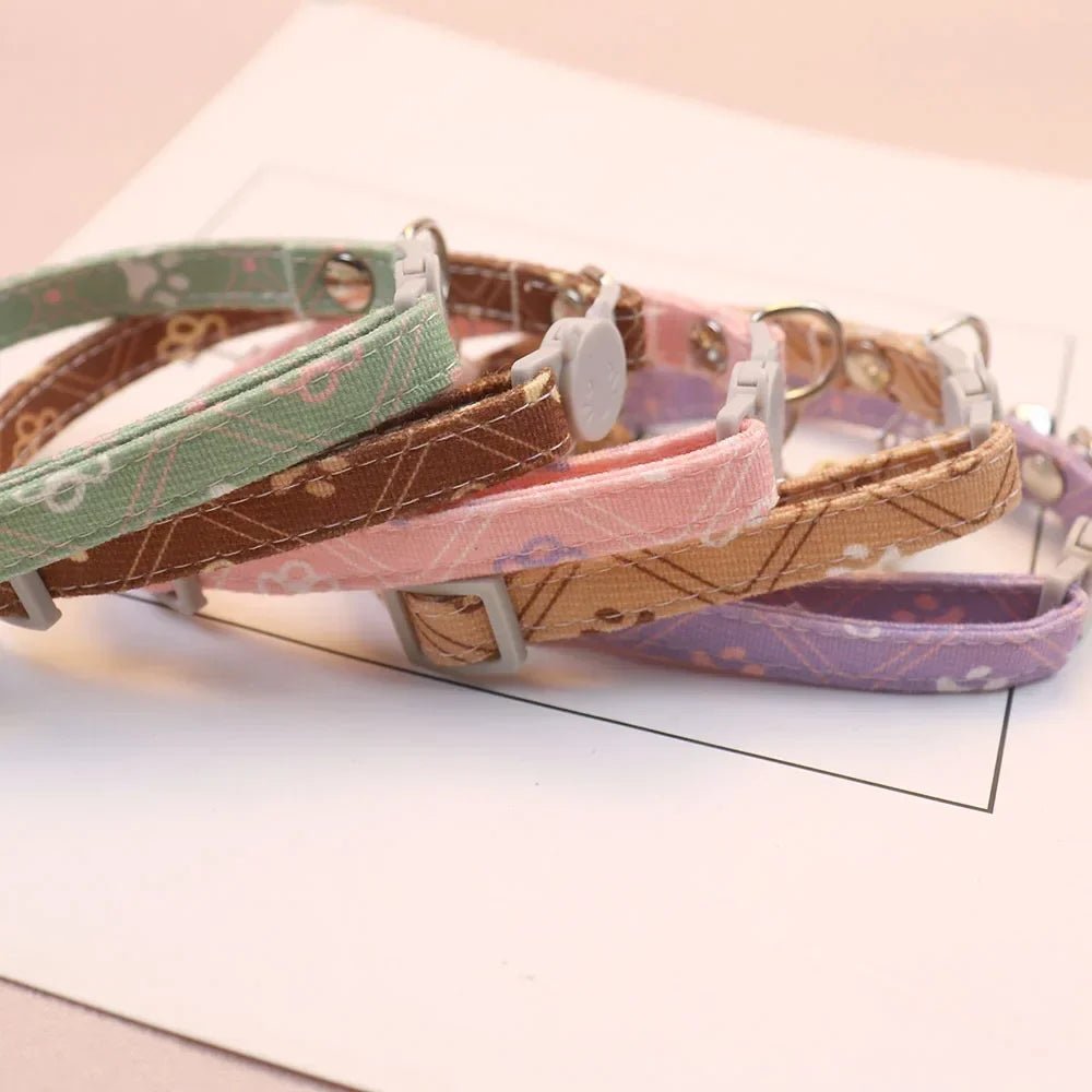 Collier chats et chiots, motif pattes - L Univers Des Felins