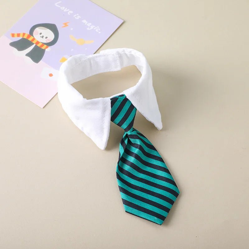 Collier de chat réglable avec nœud papillon rayé, idéal pour son toilettage - L Univers Des Felins