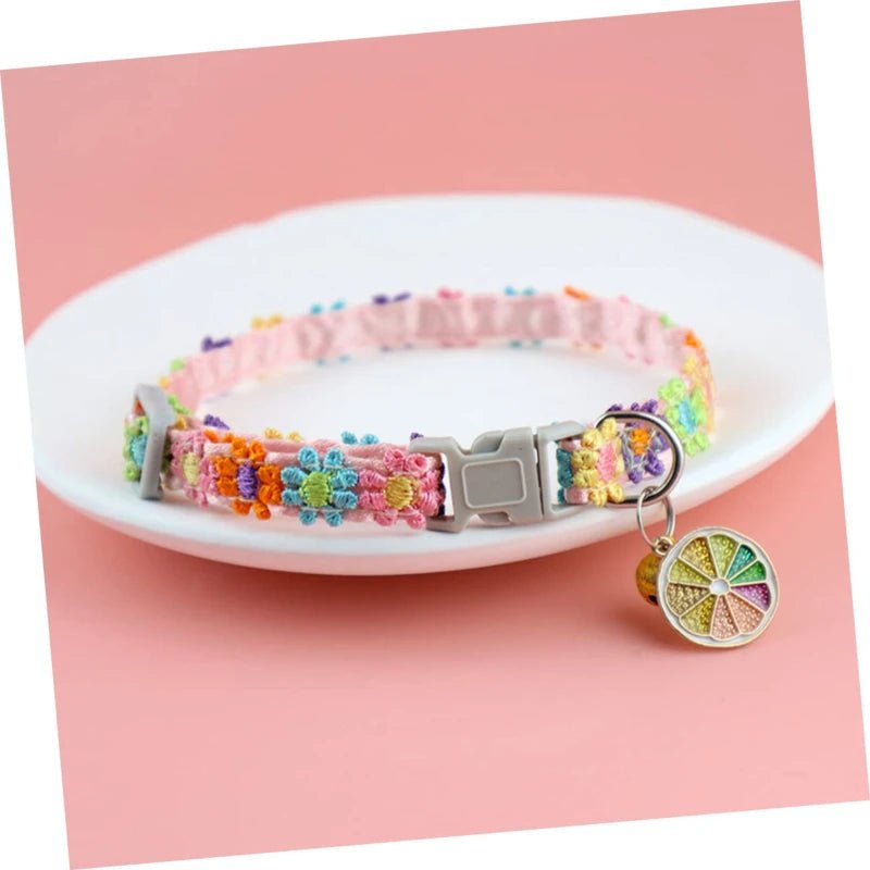 Collier élégant pour chats avec fleurs et dentelle - L Univers Des Felins
