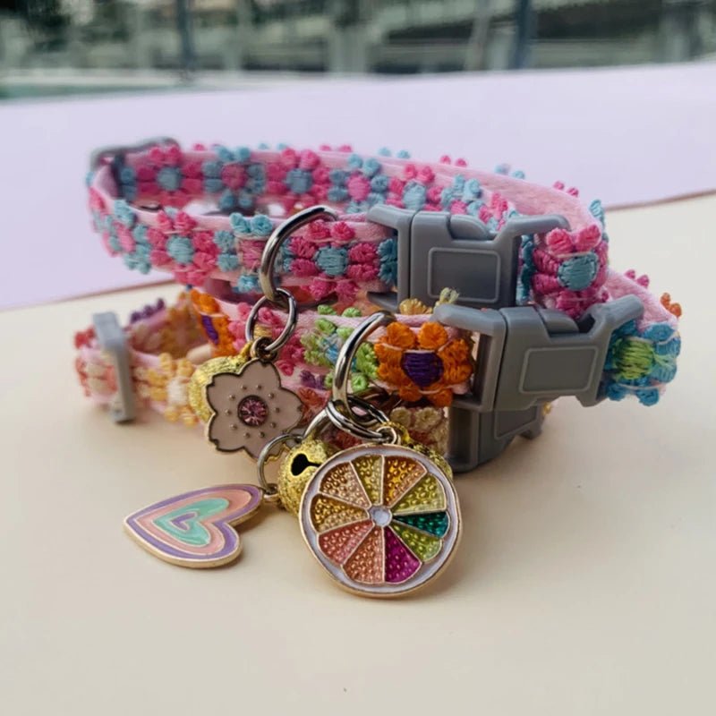 Collier élégant pour chats avec fleurs et dentelle - L Univers Des Felins