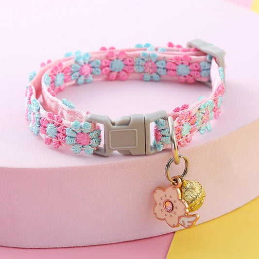 Collier élégant pour chats avec fleurs et dentelle - L Univers Des Felins